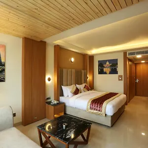 Hotel Omega - Central, Sec 45