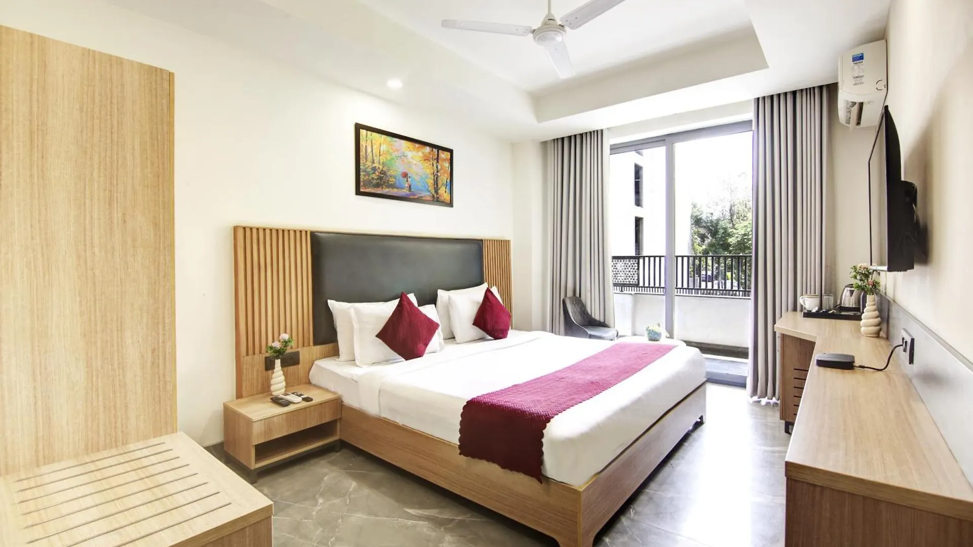 Saltstayz Premier - Cyber Hub Gurgaon
