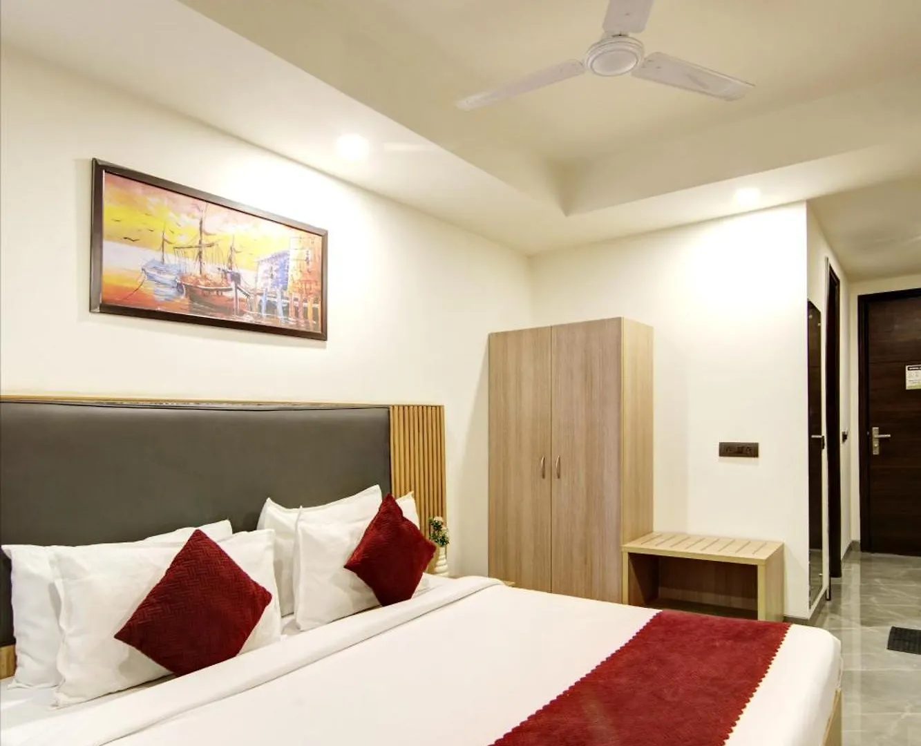 Hotel Saltstayz Premier - Cyber Hub Gurgaon