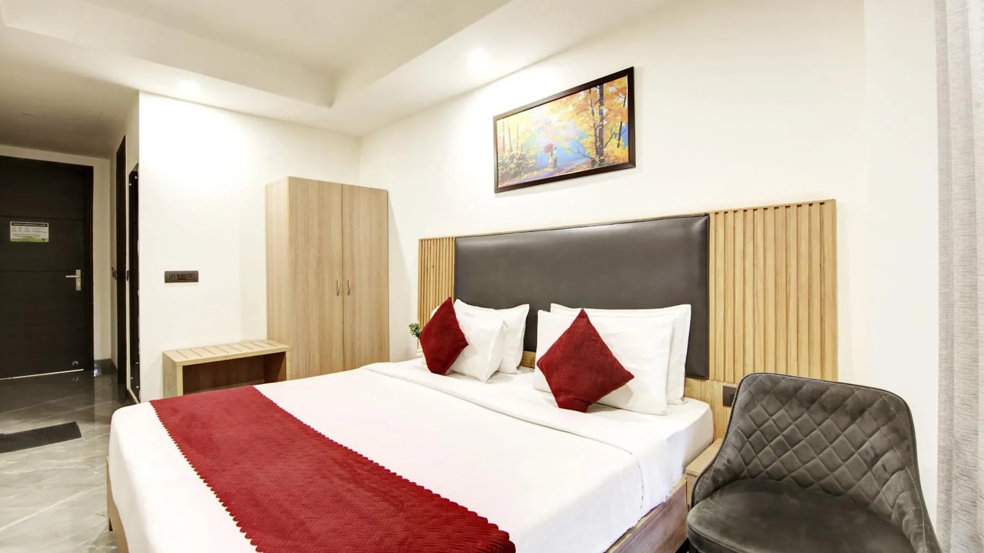 Saltstayz Premier - Cyber Hub Gurgaon