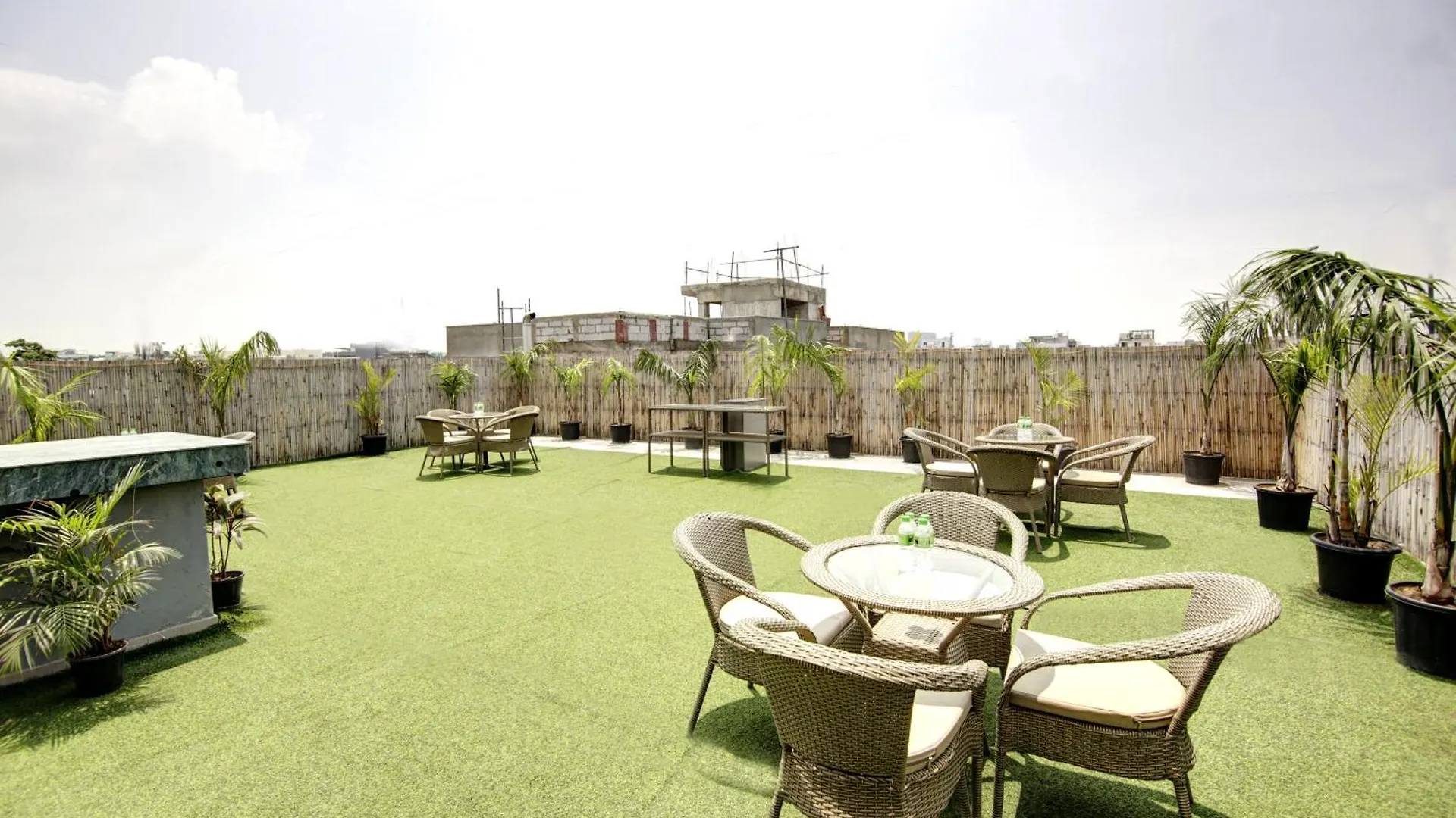 Saltstayz Premier - Cyber Hub Gurgaon Hotel