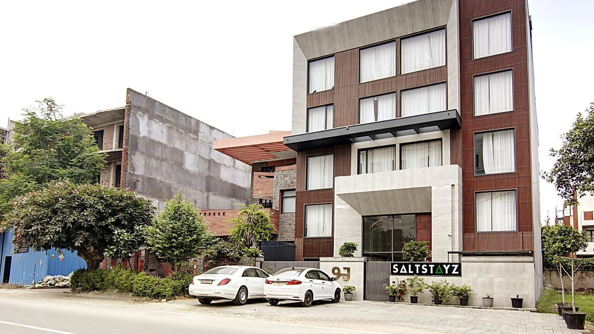 Saltstayz Premier - Cyber Hub Gurgaon Hotel